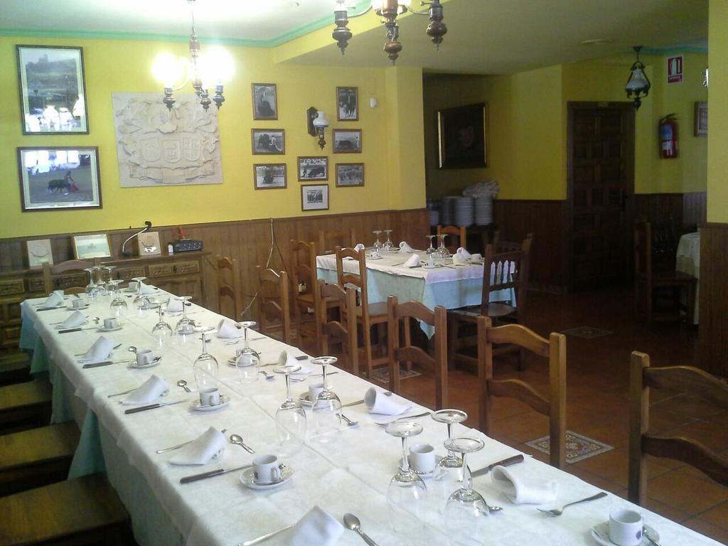 Hostal Restaurante Villa De Sepúlveda Zewnętrze zdjęcie