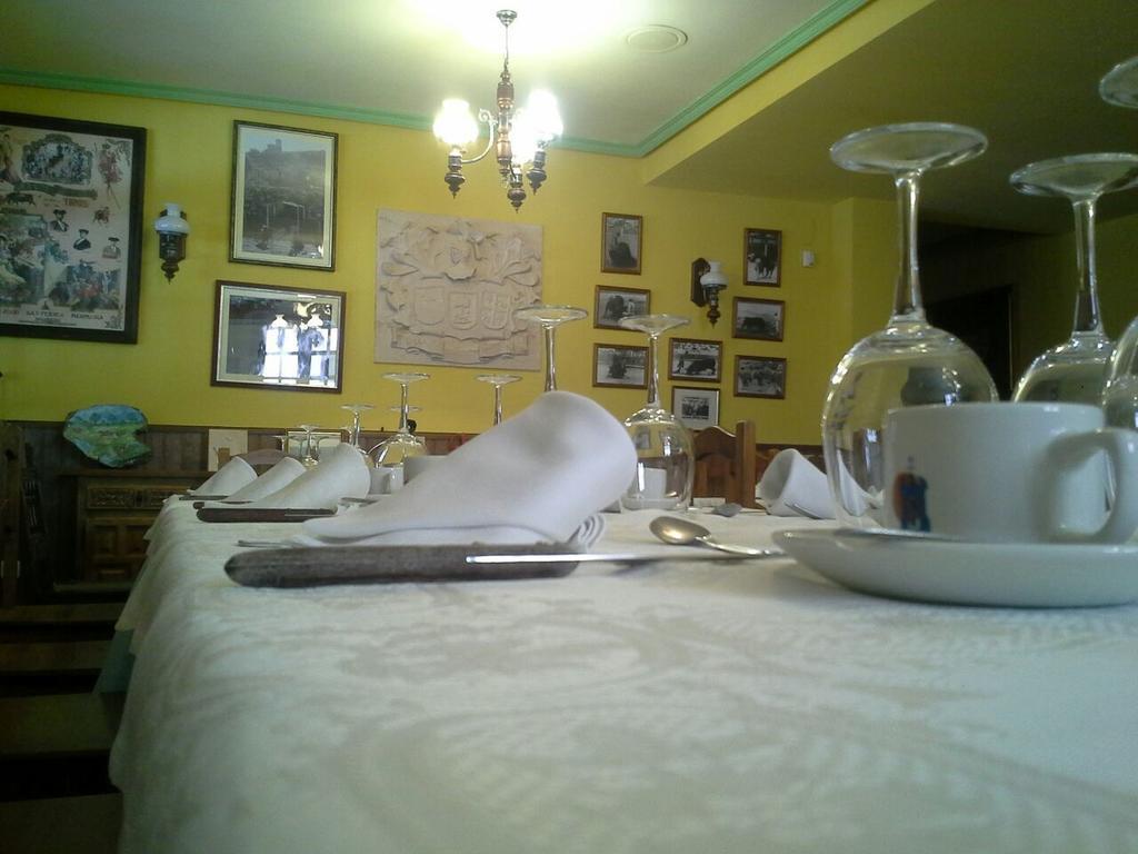 Hostal Restaurante Villa De Sepúlveda Zewnętrze zdjęcie