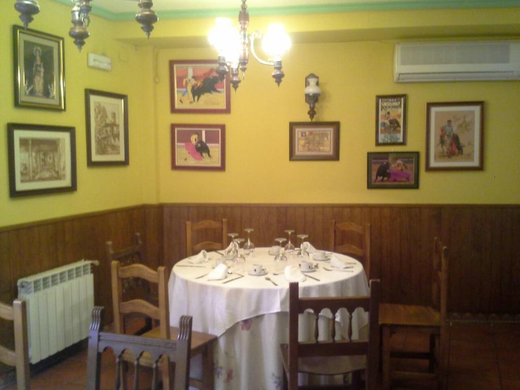 Hostal Restaurante Villa De Sepúlveda Zewnętrze zdjęcie